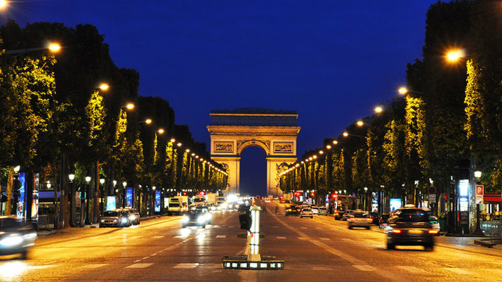 champs-elysee-nuit.jpg