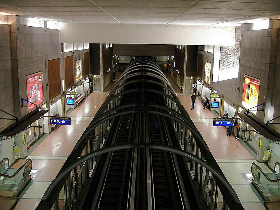 Navigo vs Paris Visite: Which Paris Transport Pass to Choose