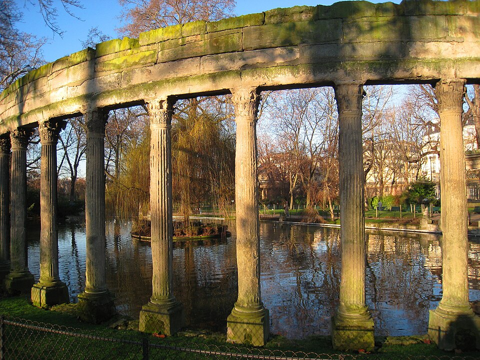 La Naumaquia y su columnata corintia