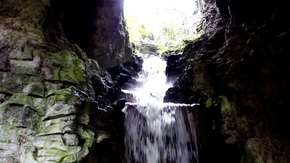 La gruta del Parc des Buttes-Chaumont